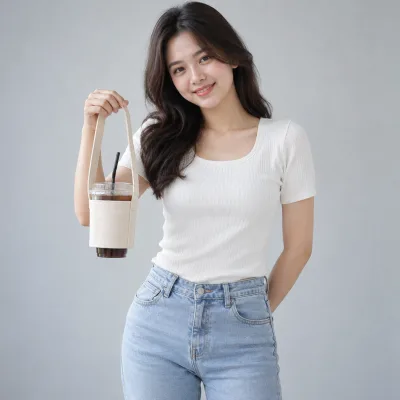 Quai Xách Canvas Đựng Ly Nước – ảnh sản phẩm với người mẫu Việt Nam