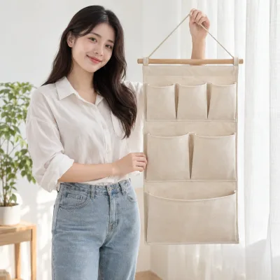 Túi Canvas Treo Tường Nhiều Ngăn – ảnh sản phẩm với người mẫu Việt Nam
