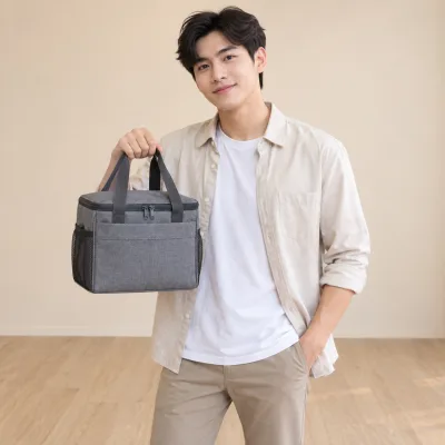 Túi Giữ Nhiệt Đựng Hộp Cơm – ảnh sản phẩm với người mẫu Việt Nam