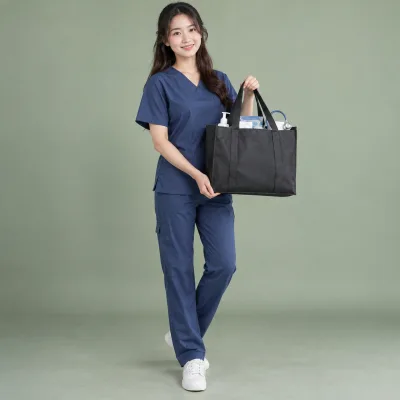Túi Không Dệt Đựng Bộ Dụng Cụ Thú Y – ảnh sản phẩm với người mẫu Việt Nam