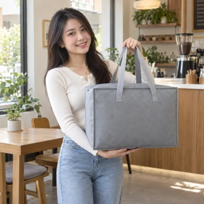 Túi Không Dệt Đựng Quần Áo Gấp Gọn – ảnh sản phẩm với người mẫu Việt Nam