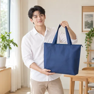 Túi Không Dệt Miệng Khóa Kéo – ảnh sản phẩm với người mẫu Việt Nam